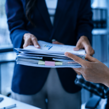 varios-documentos-com-funcionario
